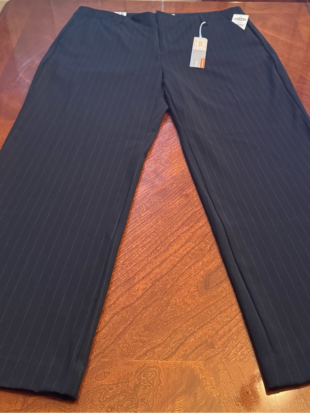 Old Navy Capris Women's Black Pinstripe Capris Size 6 **NWT** - Picture 12 of 13